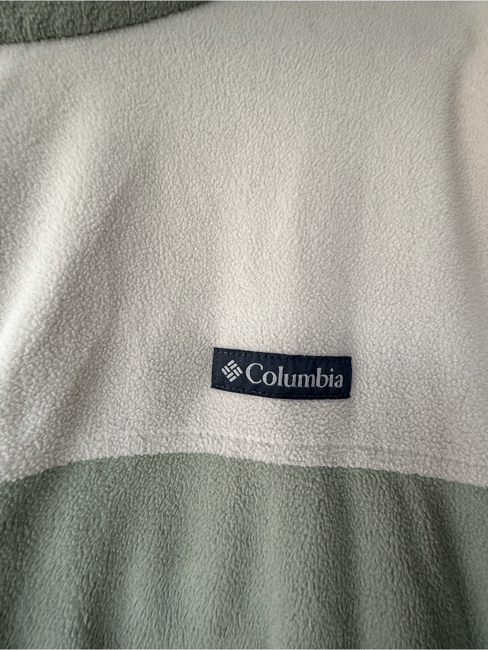 Two- toned Columbia Fleece - Picture 5 of 5